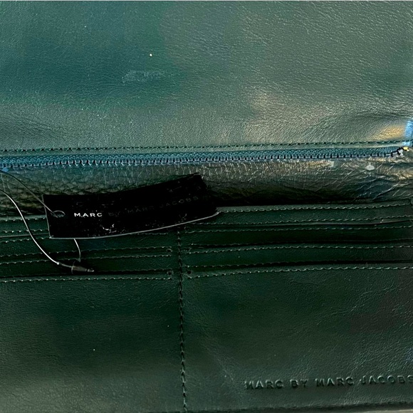 Hostess Pick x 2 🥳💥🔥 Marc Jacobs Embossed Green Wallet - Picture 10 of 11